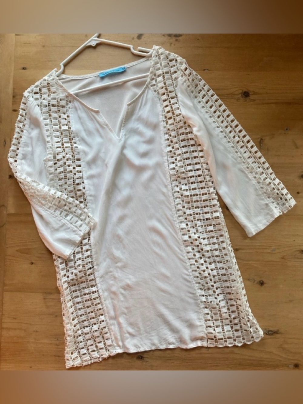 Solitaire Swim Medium Rayon Cover-Up White Lace V-Neck EUC